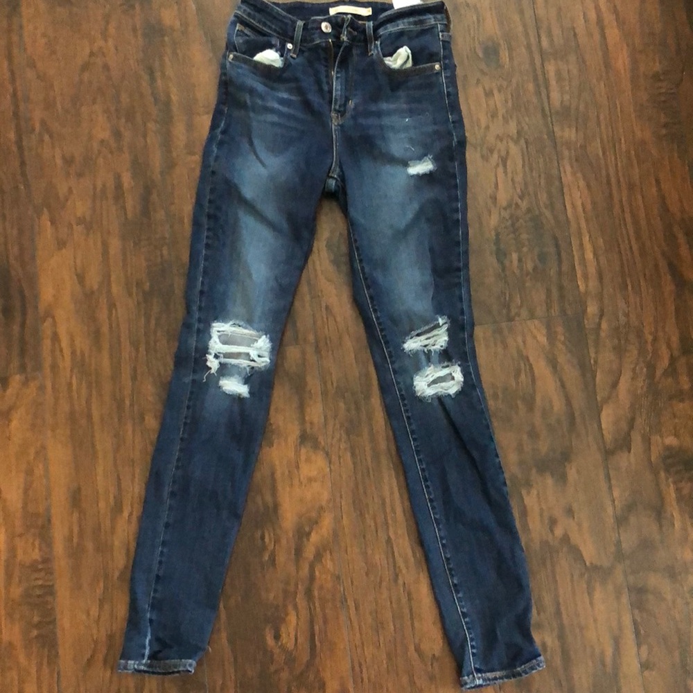 Levi High Rise Skinny Jean